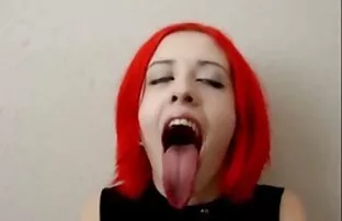 XXX آن مرد جوجه را روی کیس فریب داد کس کیر متحرک