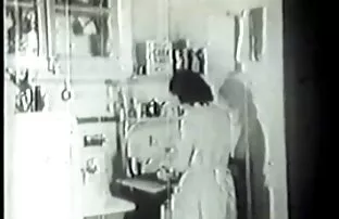 XXX دخترک در یک مقعد بزرگ در مقعد خود به پایان عكس كس و كير رسید