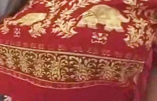XXX سبزه داغ با اشتیاق تقویت کننده مشکی کس کیر متحرک را اداره می کند