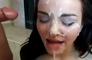 XXX یک عکس کیر وکوس سکسی زن بالغ استمناء می کند