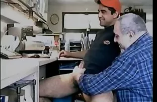 XXX یک زن جوان آسیایی با عكس كس كير صدای بلند از نفوذ یک عضو چربی به واژن محکم ناله می کند